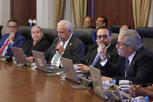 Autorizan contratar empresa para mantenimiento de helicópteros del Senan