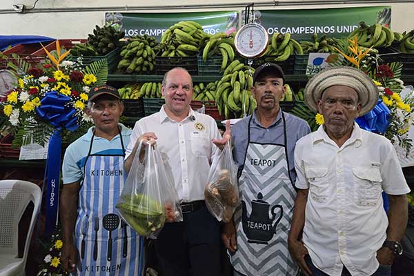 CCIAP y CAF inauguran puesto de venta “Campesinos Unidos” en mercado público de Penonomé