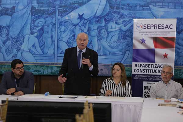 Colaboradores del Ministerio de la Presidencia se capacitan en Alfabetización Constitucional