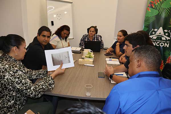 Coordinan acciones para trabajos de rehabilitación de vía y distribución de agua en Kuna Nega