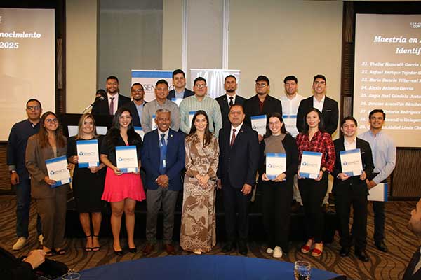 Estudiantes panameños reciben 79 becas de la Senacyt para maestrías y doctorados