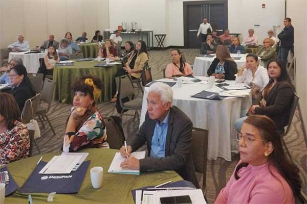 Farmacéuticos se capacitan en Farmacovigilancia