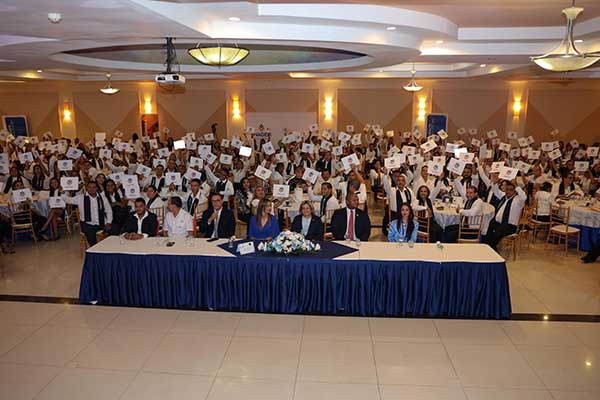 Inadeh entrega 487 certificados en Azuero