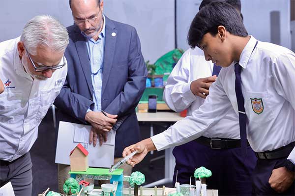 Jóvenes creativos brillan en el concurso “ECOMAQUETAS 2025” del Canal de Panamá