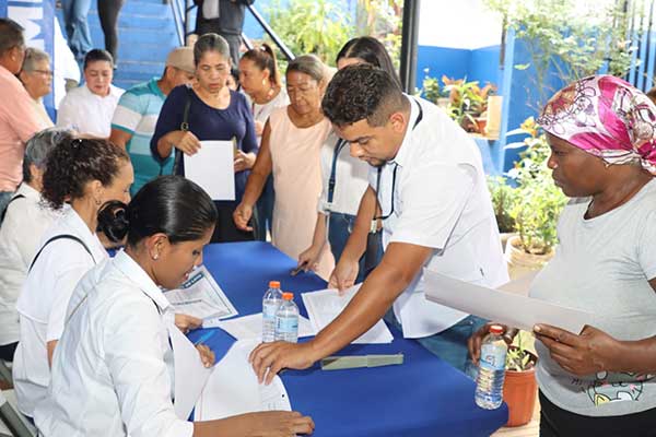 Miviot entrega 117 certificados de asignaciones de terrenos en Burunga
