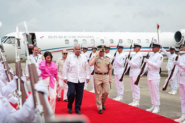 Mulino llega a Montería, Colombia, para participar de cumbre de jefes de Estados del Caribe