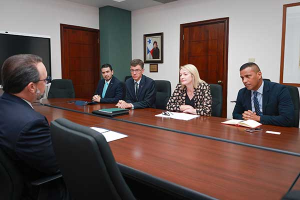 Panamá y Reino Unido estrechan vínculos para atraer inversión y expandir comercio