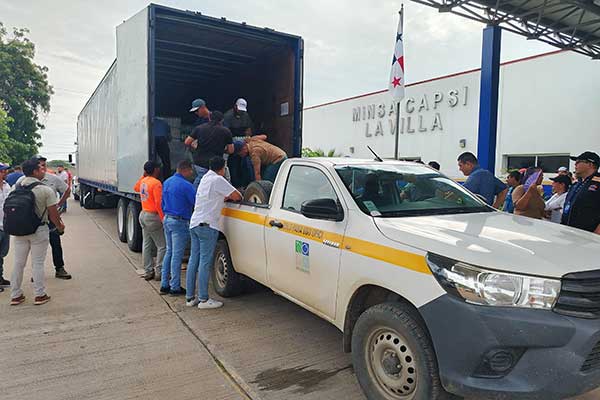 Presidente Mulino envía agua a sectores afectados en Herrera y Los Santos