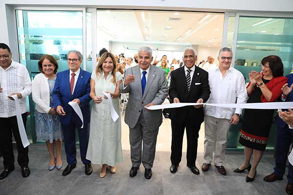 Presidente Mulino inaugura el nuevo hospital de Colón