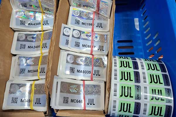 Alcaldía de Panamá recuerda a propietarios de vehículos retirar sus calcomanías a tiempo