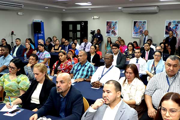Colaboradores del Miviot se instruyen sobre proyecto de Alfabetización Constitucional