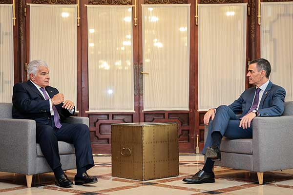 España anuncia interés por invertir en el tren Panamá-David, durante encuentro Mulino-Sánchez