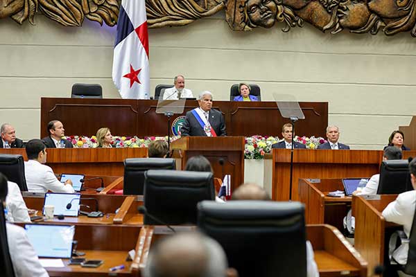 “Este gobierno no fue hecho para administrar ruinas, sino para levantar cimientos”, afirma Mulino en su informe a la Nación