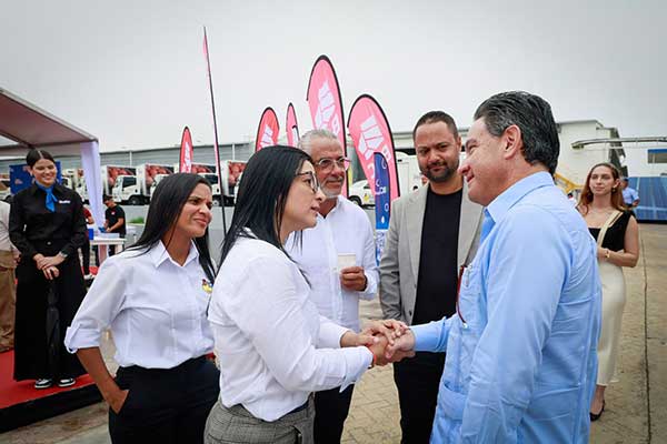 Gobierno acompaña expansión de Granja Emita, empresa clave del sector avícola