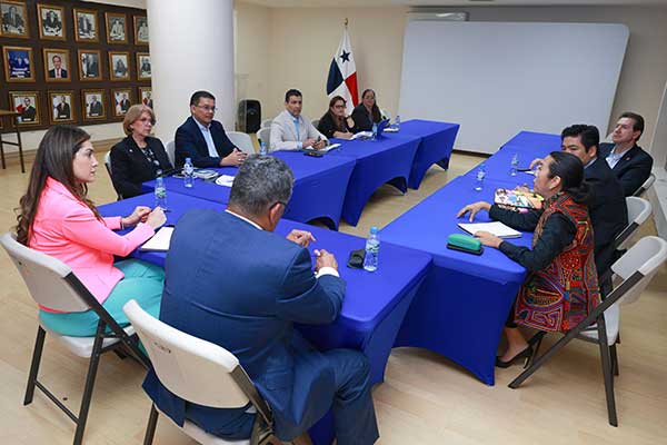 MICI y APEX refuerzan colaboración para impulsar las exportaciones