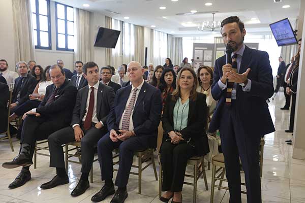 SEPRESAC imparte información a representantes diplomáticos sobre Alfabetización Constitucional