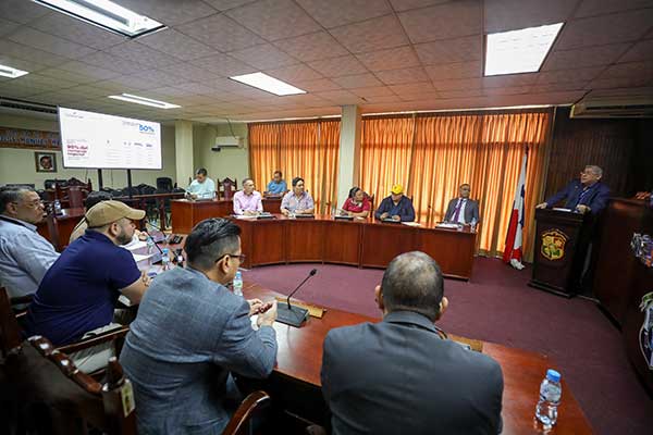 Autoridades chorreranas conocen detalles de la ruta del ferrocarril