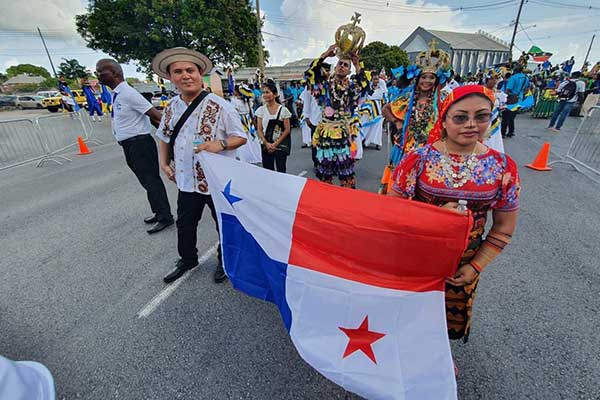 Bailes y artesanías panameñas cautivaron en Barbados durante CARIFESTA XV