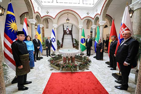 Embajadores de ocho países presentan cartas credenciales al presidente Mulino