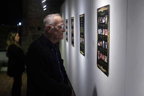 Exposición fotográfica rinde homenaje a grandes protagonistas del teatro entre décadas de 1940 y 1990