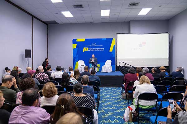 Ganadores del Ricardo Miró 2024 presentan sus obras en la Feria Internacional del Libro