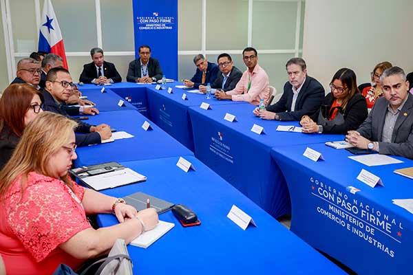 Gobierno y sector productivo se alinean para modernizar normativas de alimentos sensitivos