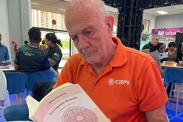 La esquina desnuda, itinerario confuso, una conversación con Manuel Alcántara Sáez