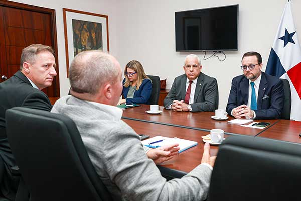 Ministros del MICI y MIDA se reúnen con Grupo Elcor para impulsar expansión agroindustrial en Panamá