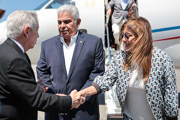 Presidente Mulino sostiene reunión estratégica con ejecutivos del Mizuho Bank