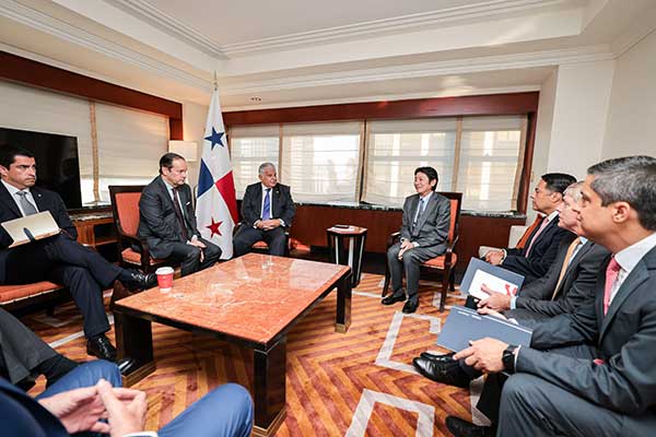 Presidente Mulino sostiene reunión estratégica con ejecutivos del Mizuho Bank