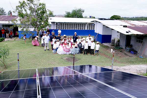 Programa “Mi Primera Luminaria” enciende la luz en el Centro Educativo Básico de Mata Palo en Coclé