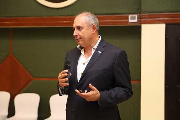 Realizan conferencia magistral Transformando Espacios: El Arte de la Luz en la Arquitectura