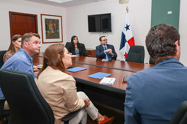 Reunión estratégica para impulsar el turismo médico en Panamá