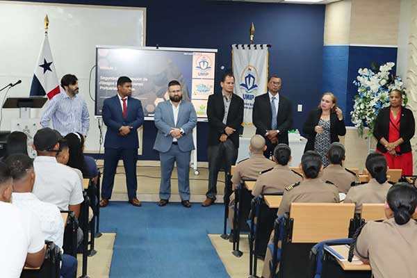 50 jóvenes son beneficiados del programa gratuito de estiba portuaria
