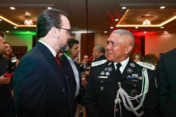 Ministro Moltó se une a la celebración del 215.º aniversario de la independencia de México