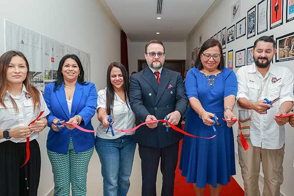 Moltó destaca rol de la creatividad en la democracia durante inauguración de Expo Cartoon Panamá