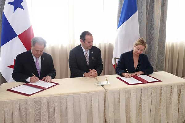 Panamá y Francia firman declaración de intención para desarrollar tren Panamá-David-Frontera