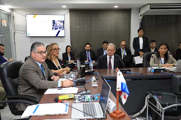 Sustentan Presupuesto del Ministerio de la Presidencia ante la Comisión de Presupuesto