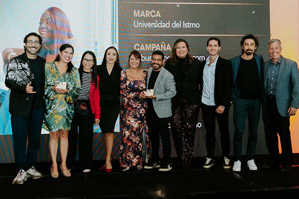 Universidad del Istmo se alza con un Effie de Bronce