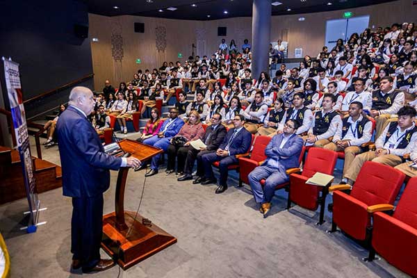 Estudiantes del IJA reciben charla sobre Alfabetización Constitucional