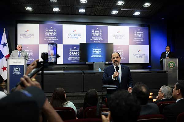 Mulino destaca inversión de B/.150 millones en apoyo a pymes y primera telecirugía robótica en la CSS como “hito”