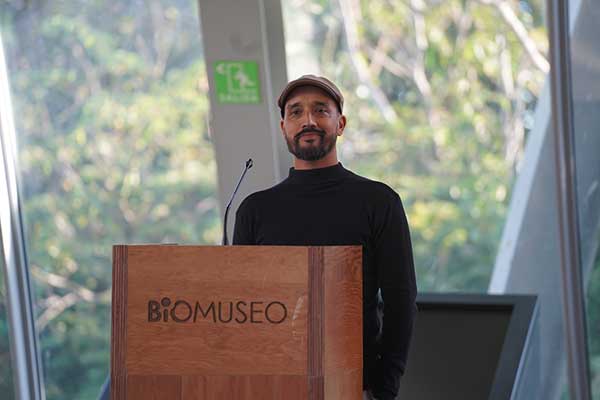 Rodolfo Flores, exbecario de la Senacyt, es galardonado con el Premio Pilares del Biomuseo 2025