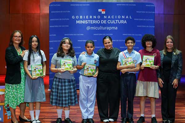 Ceremonia y premiación del Concurso de Cuento Infantil Medio Pollito