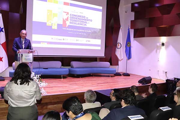 Expertos analizan desafíos para crear comunidades resilientes y sustentables