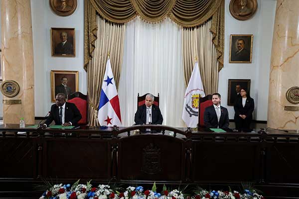 Mulino asiste a Sesión Solemne del Consejo Municipal, conmemorando 122 años de la Separación de Panamá de Colombia