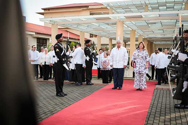 Presidente Mulino encabeza actividades de las fiestas patrias en Colón