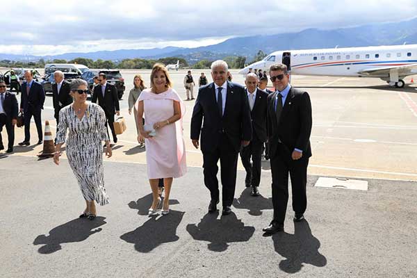 Presidente Mulino llega a Costa Rica para encuentro oficial con su homólogo Chaves