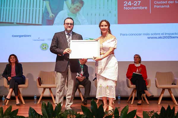 Reconocen a Moltó liderazgo en el fortalecimiento de cooperativas en Panamá