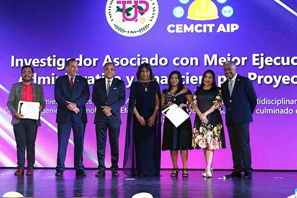 Senacyt premia proyectos ganadores de la Jornada de Iniciación Científica 2025