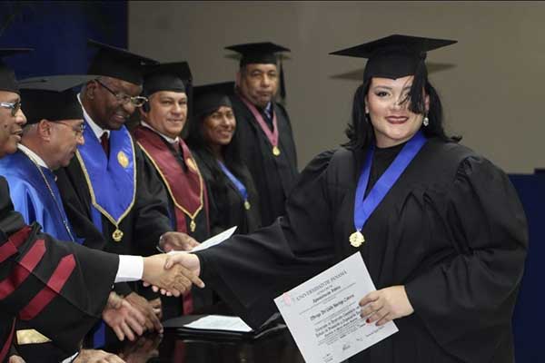 Universidad de Panamá gradúa a 59 nuevas profesionales de Programa Anexo del CEFERE